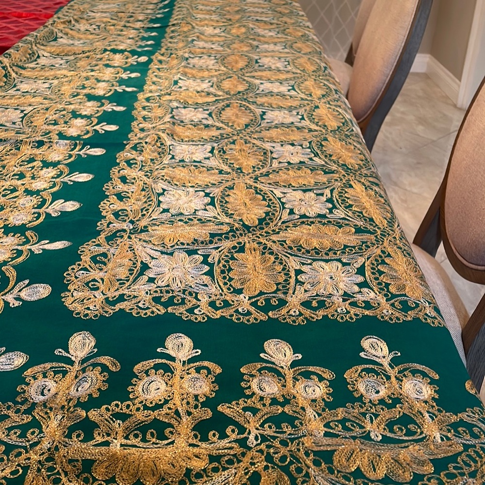 Green/ gold tablecloth